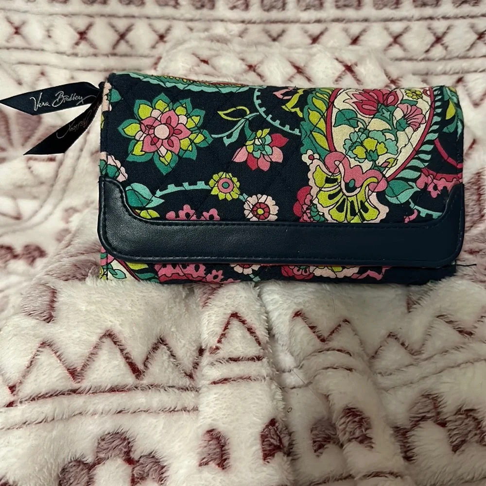 Vera Bradley wallet - Picture 1 of 8